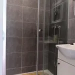 4 Privatunterkunft *